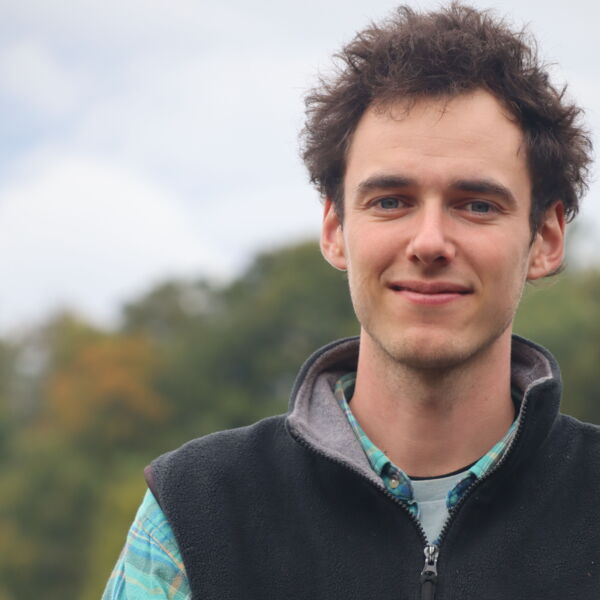Portrait Lukas Neuhaus, Betriebsleiter, Landwirt, Arbeitsagoge, Ausbildner